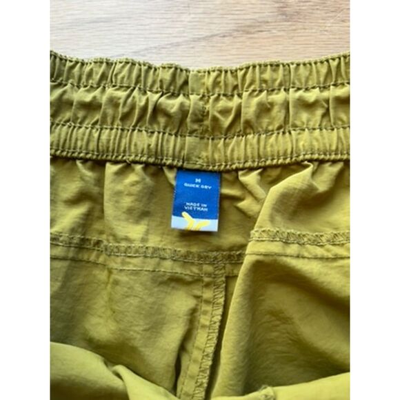 Old Navy Active Quick Dry Cargo Shorts Green Chartreuse Medium - Picture 2 of 8